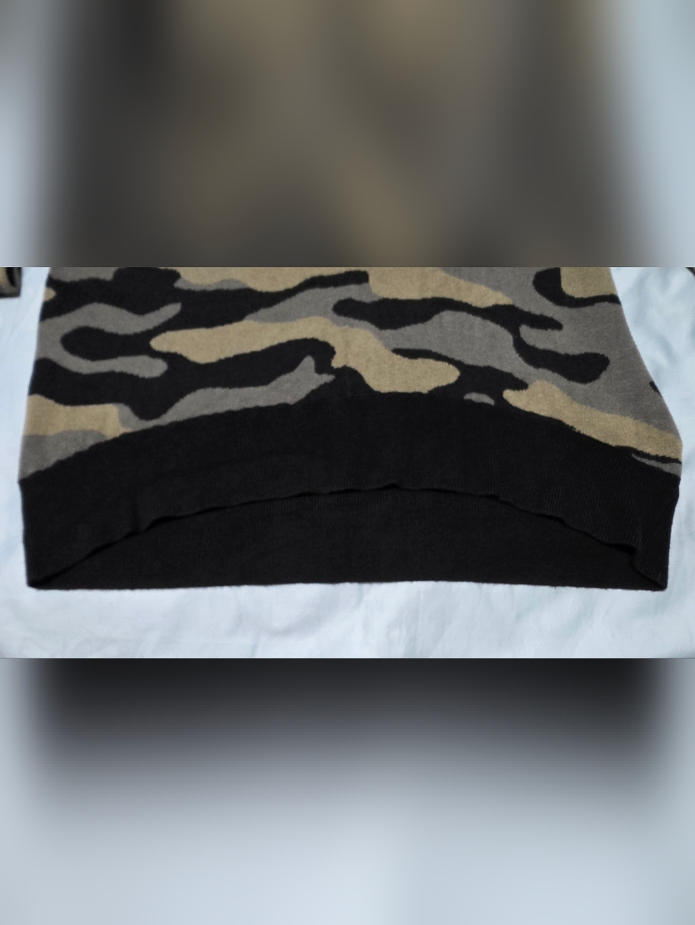 Isaac Mizrahi Olive, Gray & Black Camo Knit Sweater Women's Size L - Picture 6 of 8